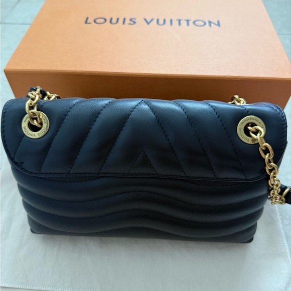 Louis Vuitton New Wave MM Chain bag - Picture 5 of 13